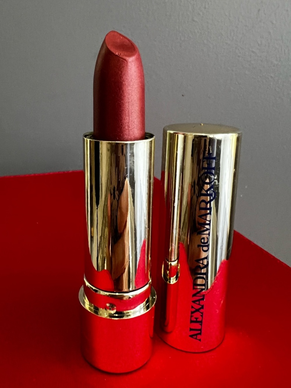 ALEXANDRA DE MARKOFF LIPSTICK COLOR BRONZED WINE IS NEW